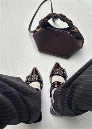 Feminine buckle ballerina Naplack Burgundy S2818 Ganni 